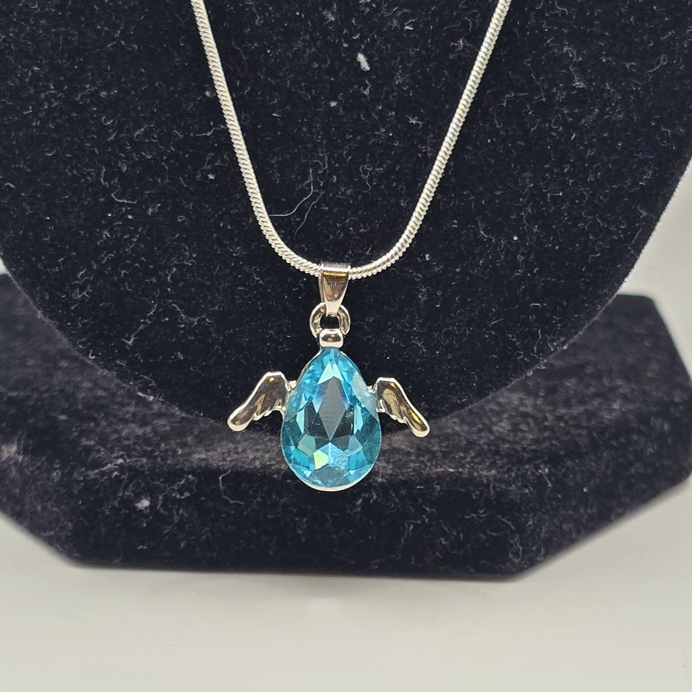Stunning Silver Blue Rain Drop Luster Cubic Zirconia Crystal Pendant Necklace - Picture 1 of 4